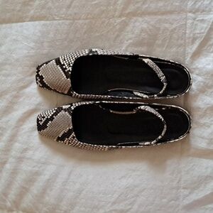 M Gemi snakeskin ballet flats w/ squared off toe 39 (8.5)